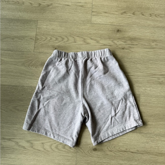 Brandy Melville Rosa Sweat Shorts - Picture 5 of 6